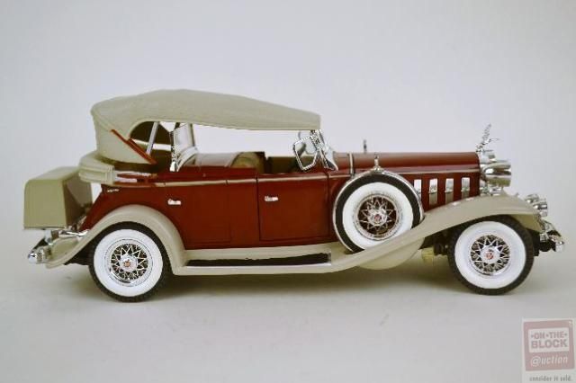 Diecast Models 1/18 Ford Model A & T Cadillac Phantom in Acrylic 