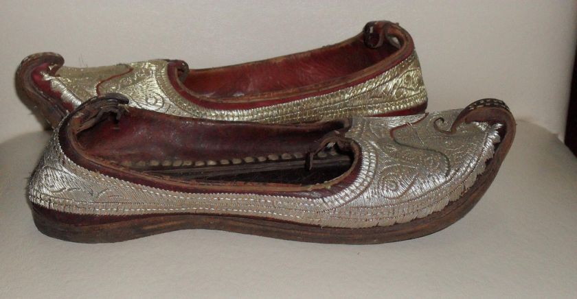 18 th RARE OTTOMAN SILVER+GOLD THREAD WOMEN PALAC SHOE  