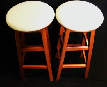 HARDLY USED Pair (2) Bar Stools With Rotating Swivel Seats 31 Tall 