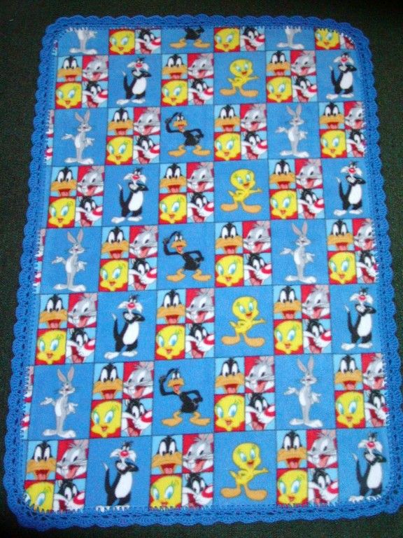 CRIB/NAP BLANKET  BUGGS, DAFFY, TWEETY BIRD&SYLVESTER  