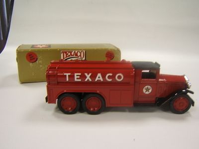 Ertl Texaco 1930 Diamond T Fuel Tanker MIB die cast  