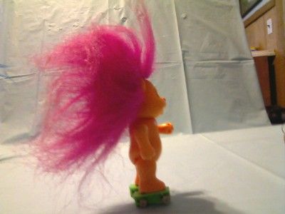 VINTAGE ROLLER SKATING BEAR TROLL WIND UP W/ PINK HAIR  