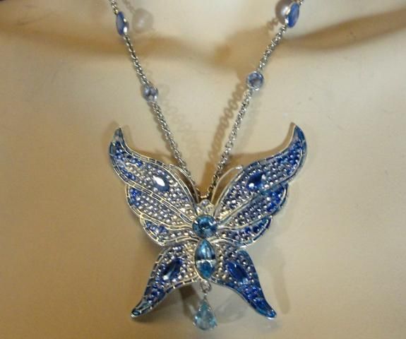 CASTLE THE BLUE BUTTERFLY NECKLACE EPISODE 414  