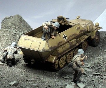 35 Built German Hanomag Sdkfz 251/1 Diorama Halftrack  