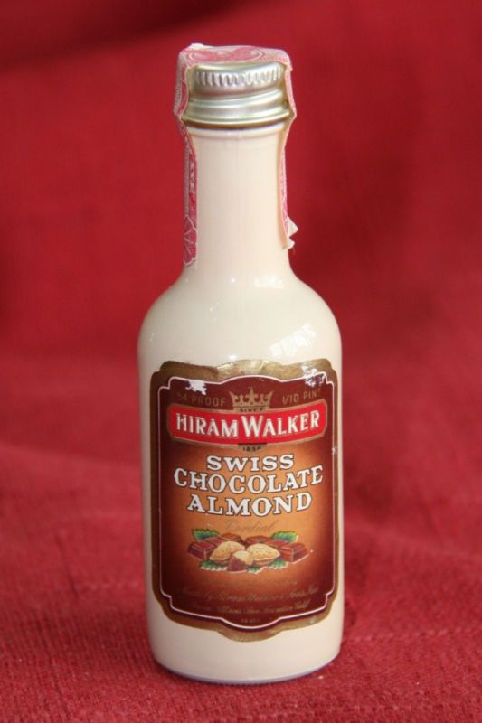 Hiram Walker Swiss Choc Almond Mini Bottle   Unopened  