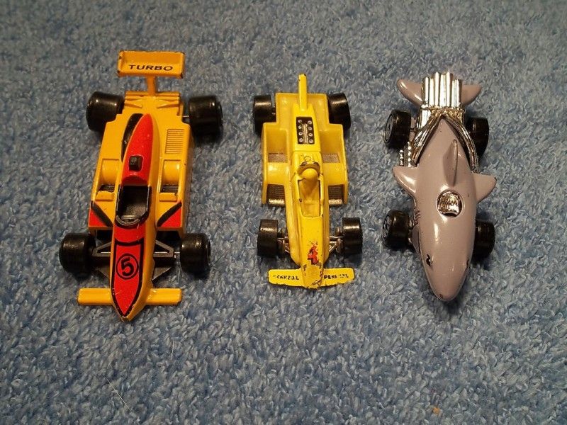 LOT OF 3 DIECAST RACE CARS HOT WHEELS + HIGH SPEED #205 , SHARK 