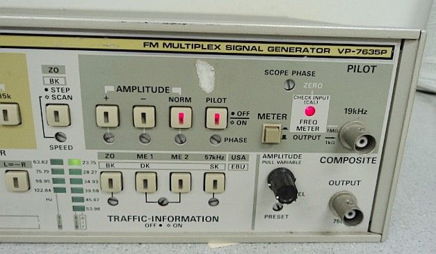 PANASONIC FM MULTIPLEX SIGNAL GENERATOR VP 7635P  