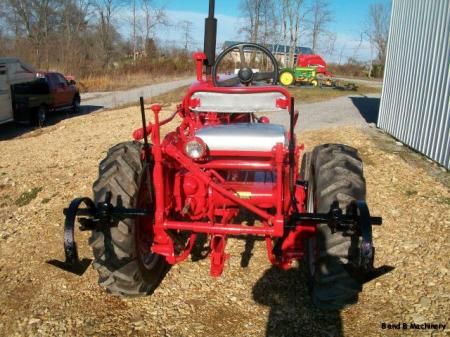 International Farmall 140 Tractor w/Cultivators & 1 Point Hitch  