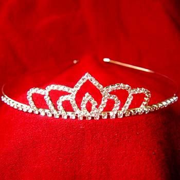 left item crown quantity 2 main colors clear silver tone dimension 