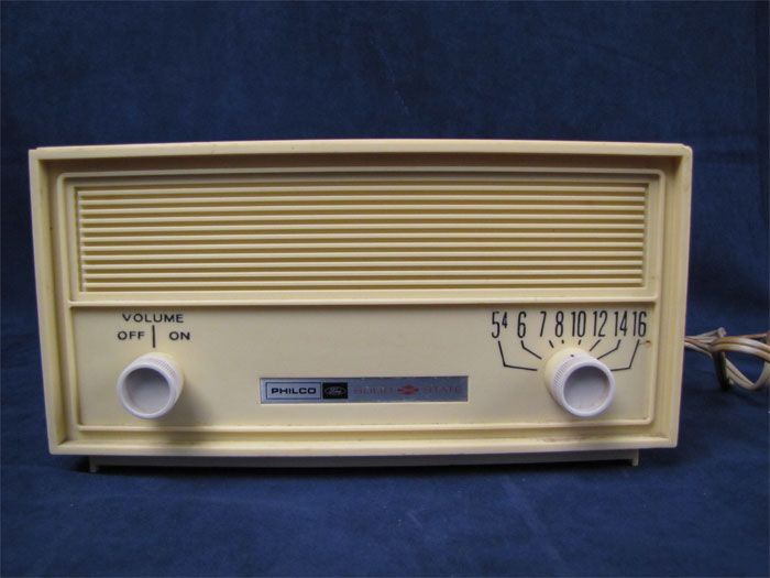 Vintage Philco Ford Solid State Transistor Table Radio  