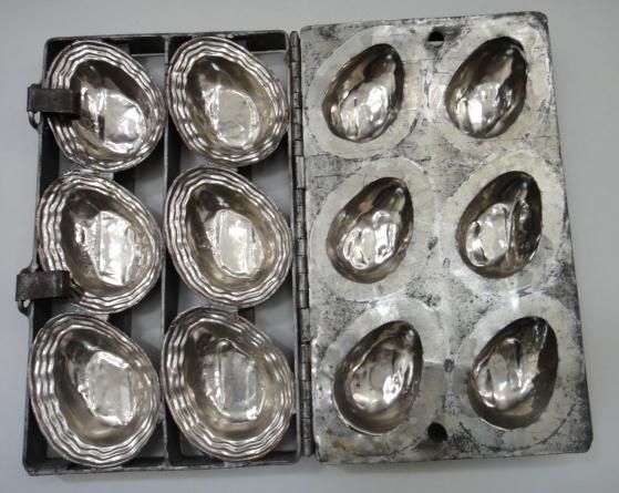 LRG antique METAL EGG MOLD CHOCOLATE heavy EASTER candy  