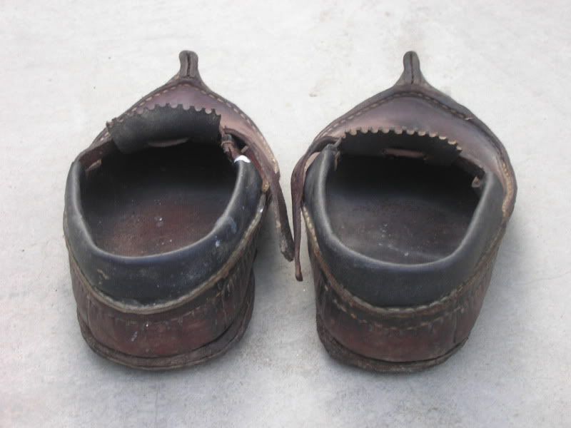 EARLY CWE ANTIQUE PRIMITIVE COUNTRY LEATHER SHOES.  