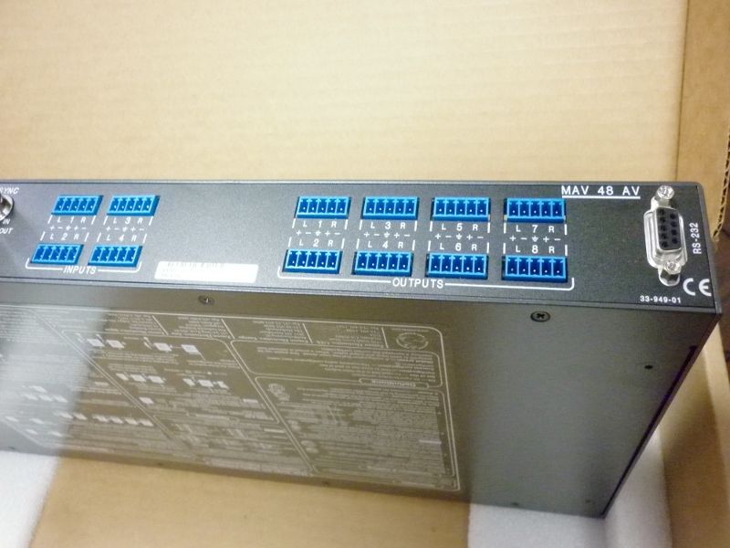 The item for sale is a Extron MAV series 48 AV 4x8 A/V Matrix Switcher 