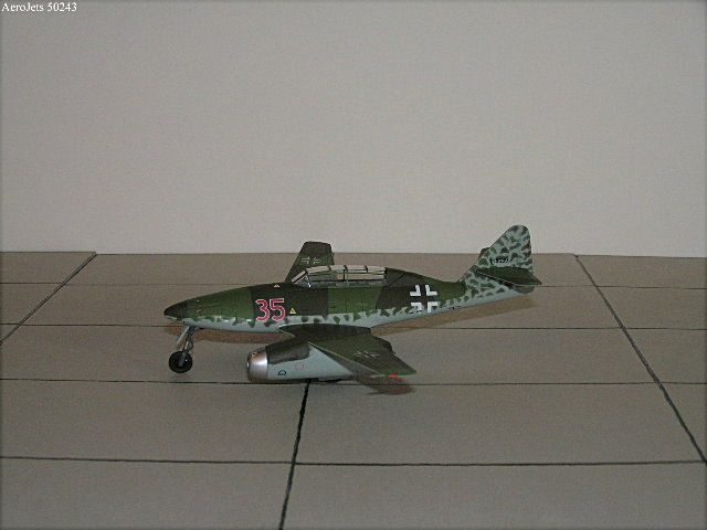 Dragon Luftwaffe Me 262B 1a Red 35, III./EJG 2 50243  