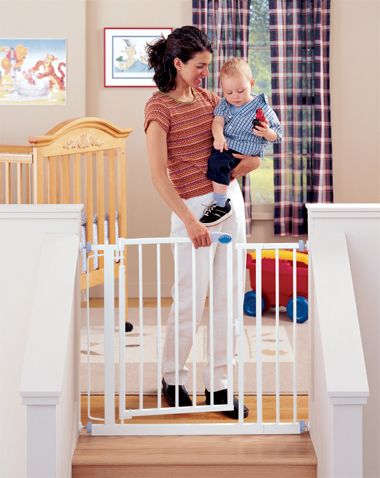 NORTH STATE Auto Close Baby/Child Safety Pet Gate Metal 026107048196 