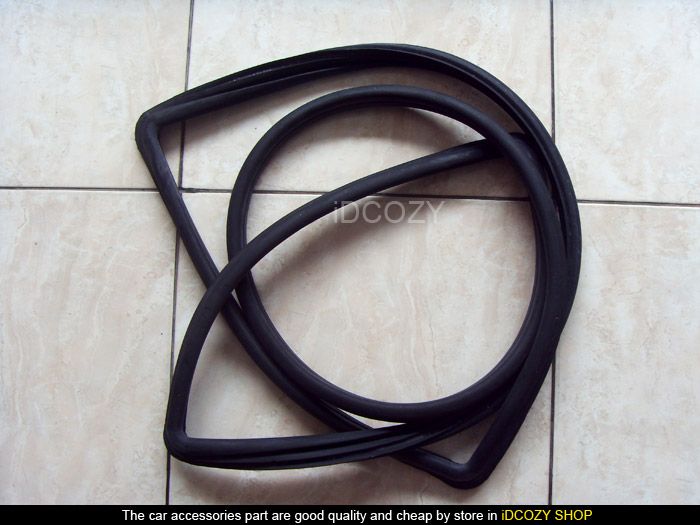 TOYOTA COROLLA KE70 REAR WINDSHIELD WEATHERSTRIP  